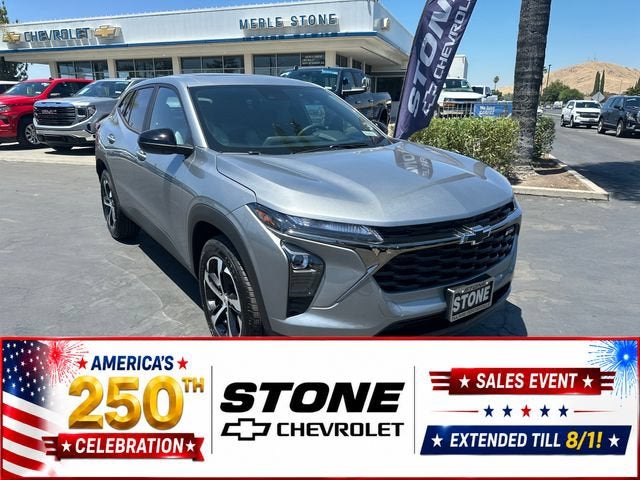 2026 Chevrolet Trax 1RS in Sterling Gray Metallic — front three-quarter view